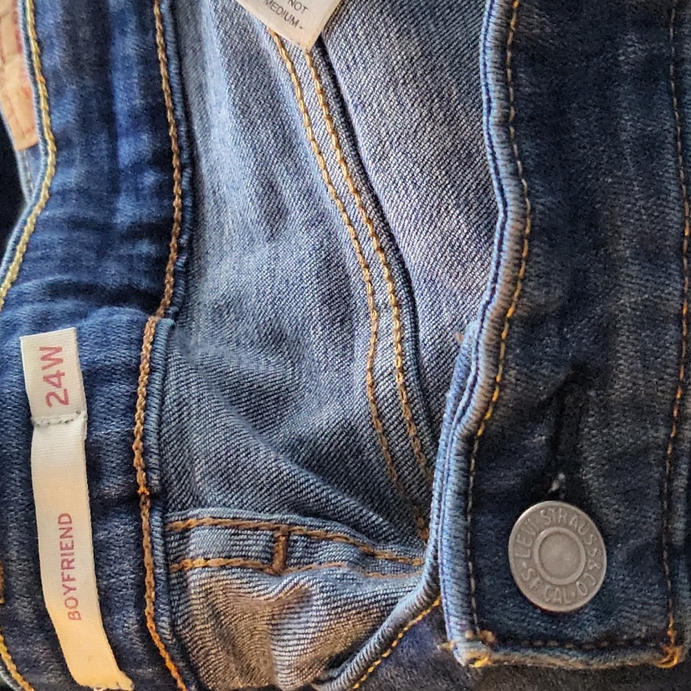 Womans levi's boyfriend jeans sz 24w